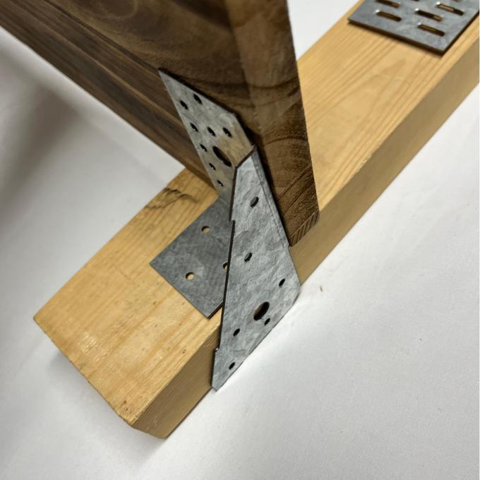 การจับสามเท่า ขวาซ้ายสําหรับหลายสานไม้ที่ติดกับเล็บ รวมถึงรั้วหลังคาไปยังแผ่นผนัง Stud ไปยังแผ่นผนัง 2